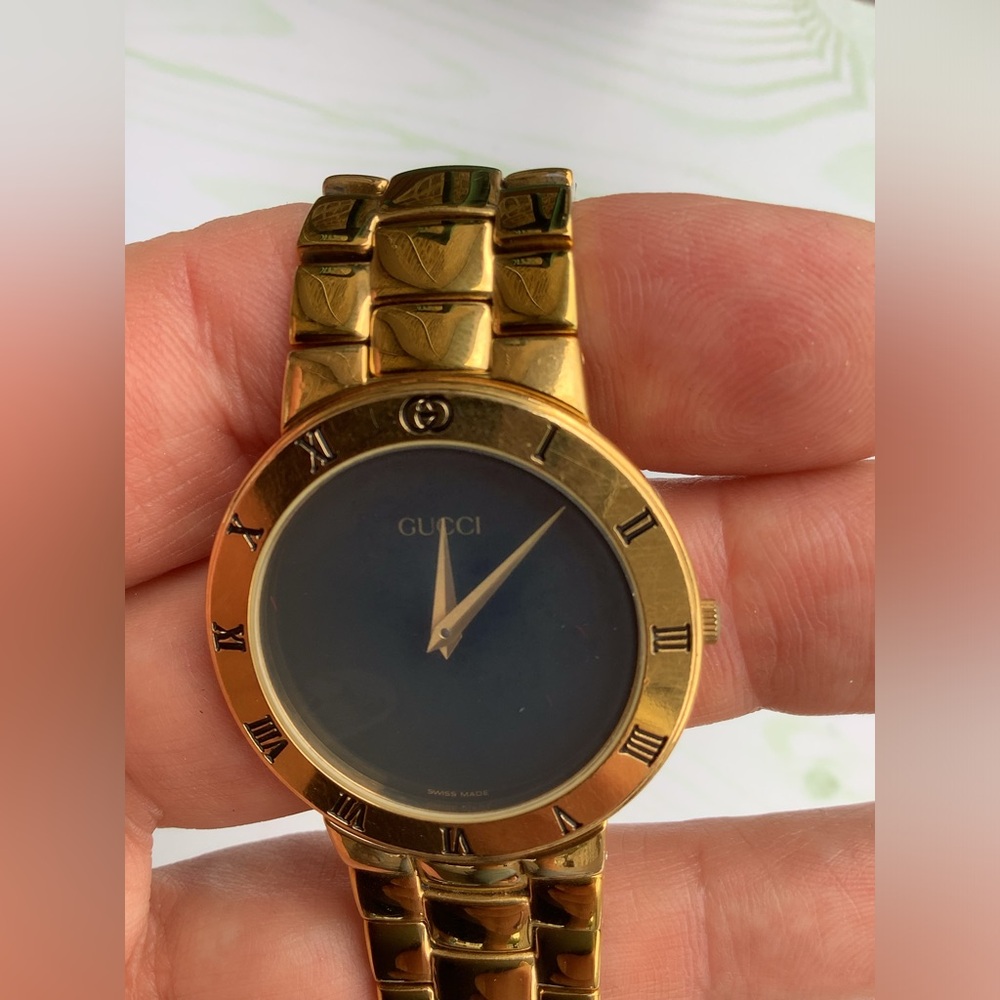 Authentic GUCCI dress watch🌟UNISEX🌟 - Picture 2 of 15